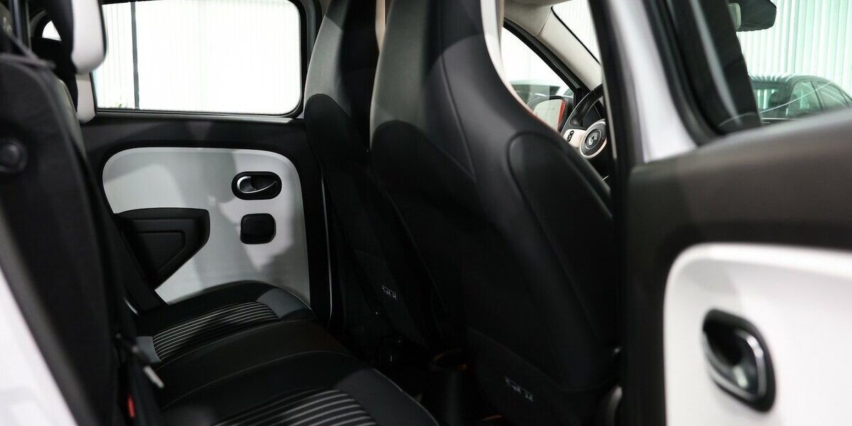 Renault Twingo INTENS ELECTRIC SPURHALTE, LEDER, KAMERA 12.000 km 12.444 &euro; Hamm 59077