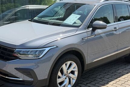 VW Tiguan 64.353 km 28.598 &euro; Soest 59494