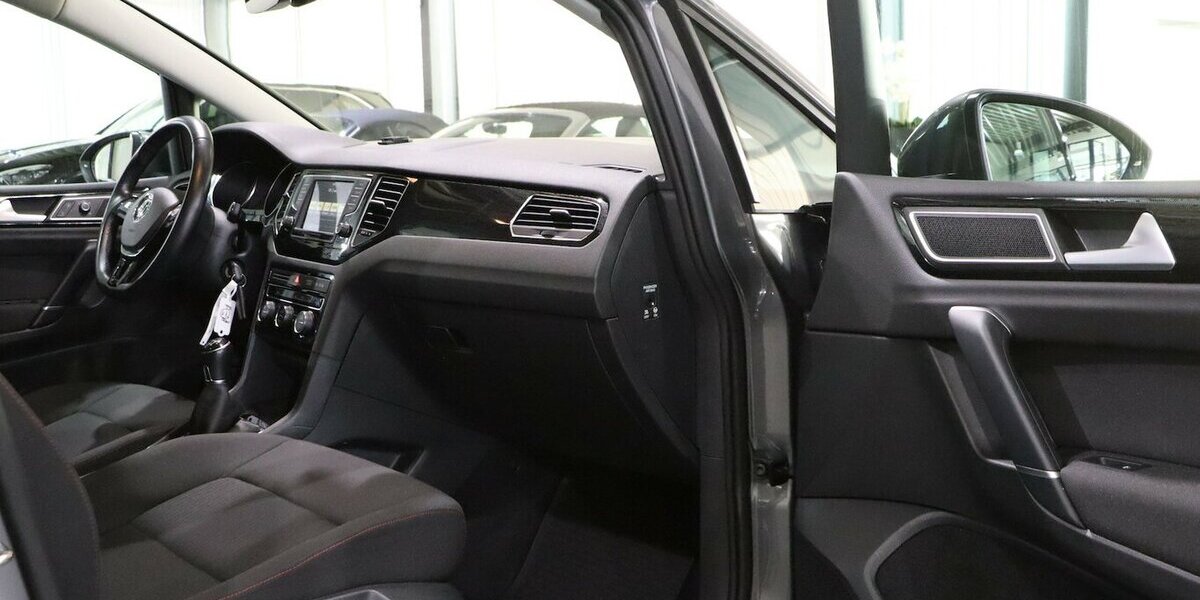 VW Golf Sportsvan 1.4 TSI SOUND R-LINE SPORT XENON 67.000 km 13.992 &euro; Hamm 59077