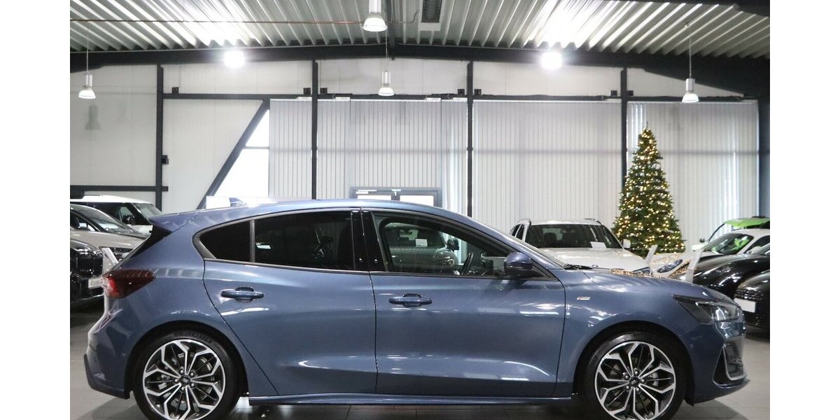 Ford Focus EB HYBRID ST-LINE SPORT VIGNALE MATRIX-LED 34.000 km 22.222 &euro; Hamm 59077