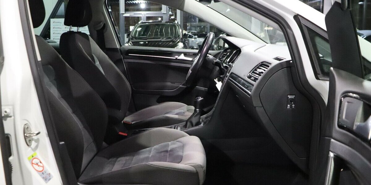 VW Golf VII 1.5 TSI HIGHLINE R-LINE SPORT BLACK LED 192.000 km 12.444 &euro; Hamm 59077