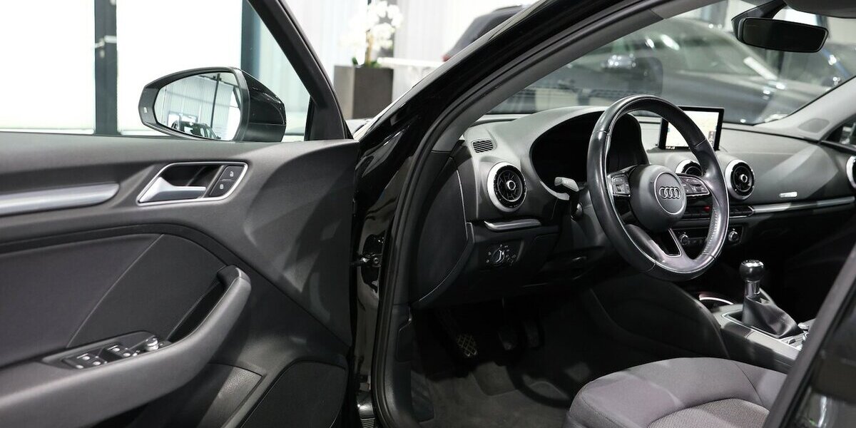 Audi A3 LIMOUSINE 1.4 TFSI BUSINESS / VIRTUAL-COCKPIT 119.000 km 17.333 &euro; Hamm 59077