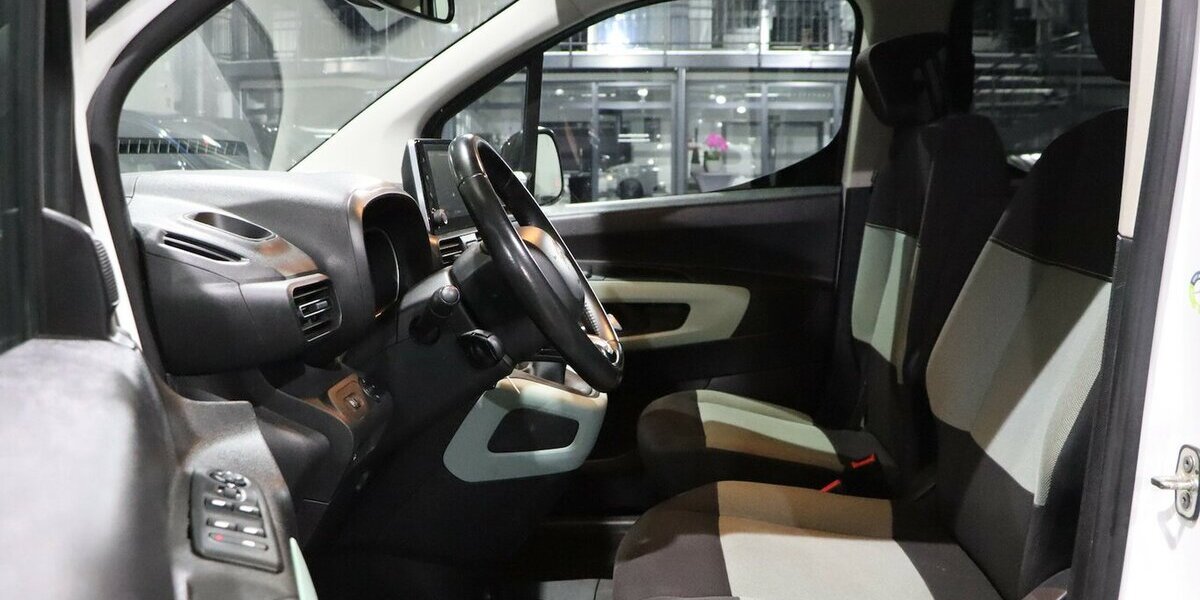 Citroen Berlingo 130 BLUE-HDI SHINE-XL 5-SITZER, 1.HAND 148.000 km 14.991 &euro; Hamm 59077