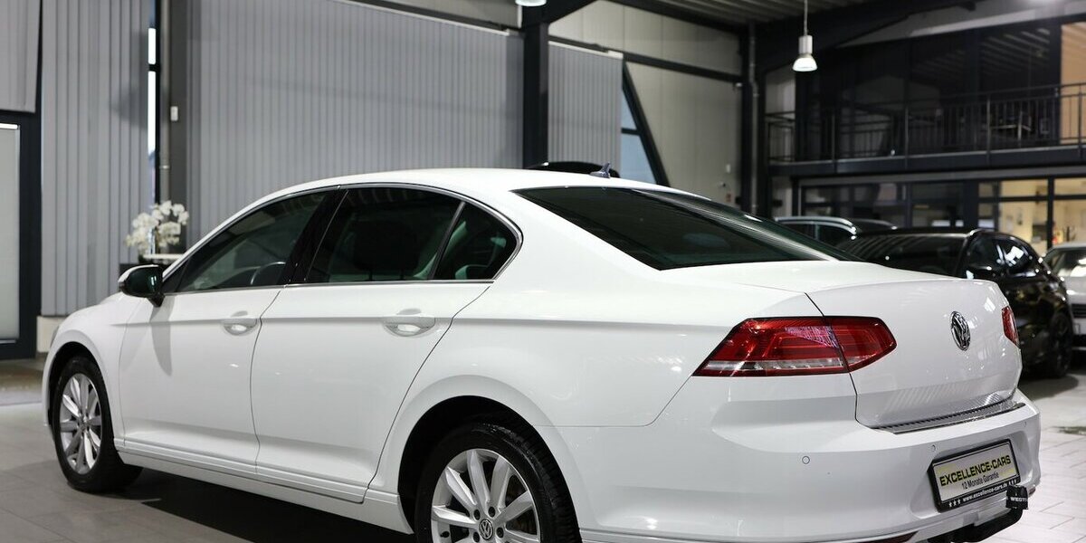 VW Passat 1.6 TDI Comfortline WHITE / MASSAGE+SHZ 176.000 km 9.999 &euro; Hamm 59077
