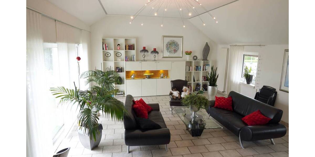 Komfort, Ruhe und Bauland zur Eigenverwirklichung. 8 zimmer