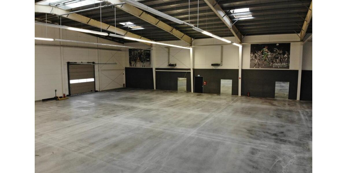 Gewerbe- Lager- Produktionshalle mit Bürofläche zimmer