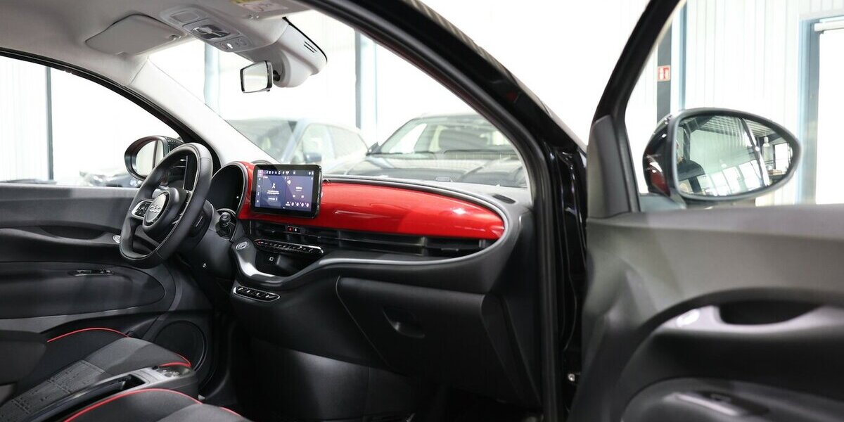 Fiat 500e RED BLACK / 98,8% / VIRTUAL / APPLE+KAMERA 9.000 km 19.700 &euro; Hamm 59077