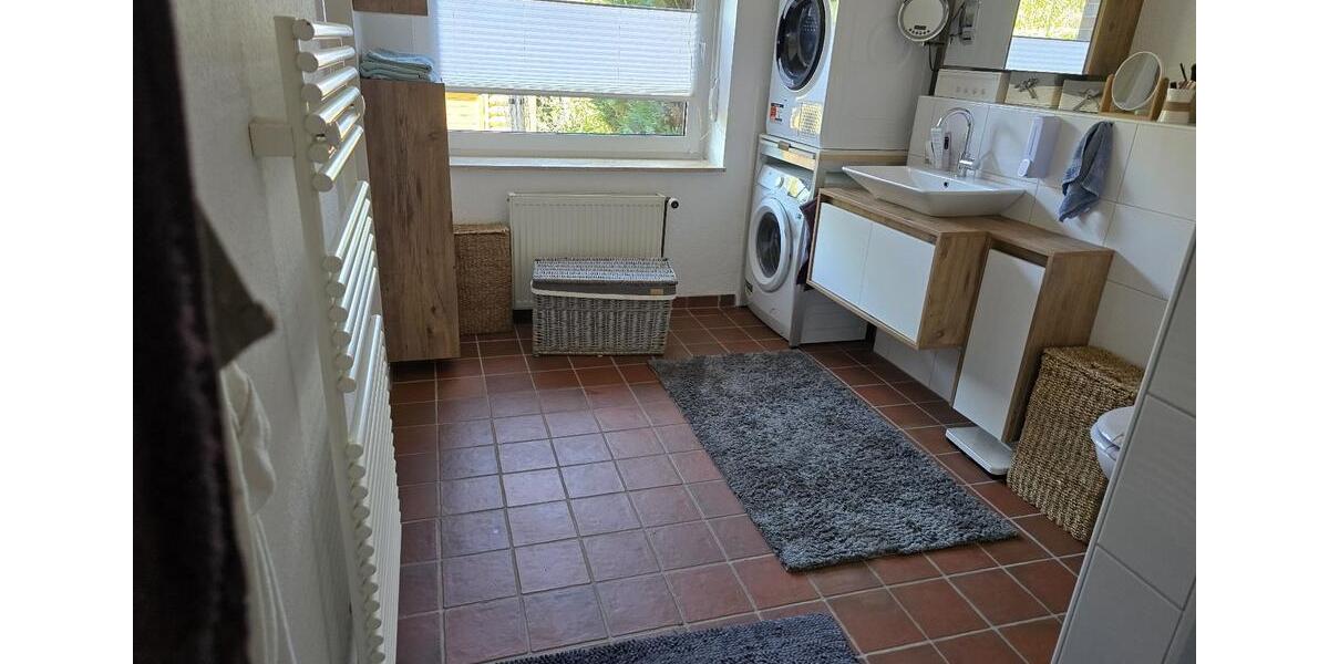 EG- Wohnung mit Garage und Garten 2.5 zimmer