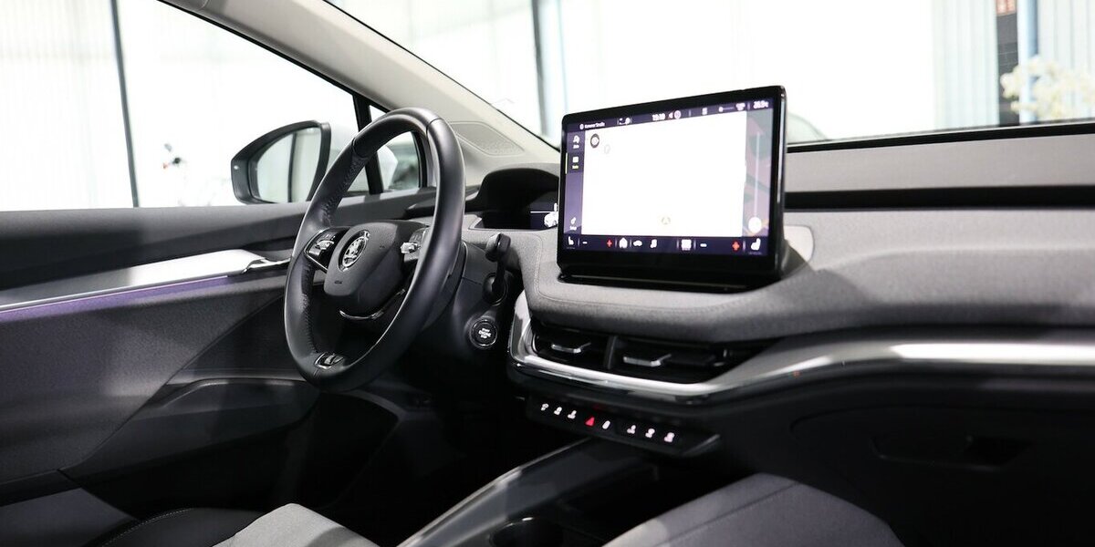 Skoda Enyaq IV 80 LOFT SPORT WHITE / WÄRMEPUMPE / 63.000 km 29.666 &euro; Hamm 59077