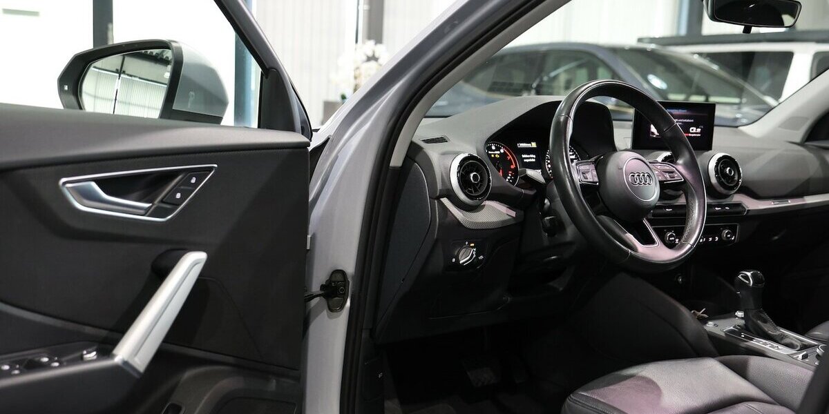Audi Q2 35 TFSI ADVANCED SILVER & BLACK / LED, LEDER 97.000 km 20.992 &euro; Hamm 59077