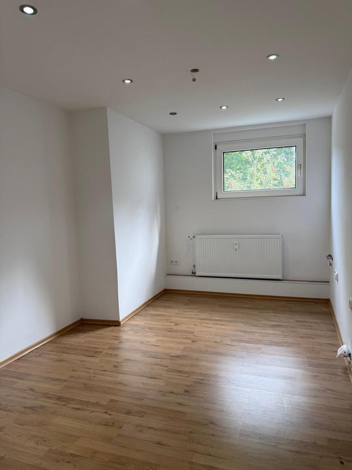 Praxisfläche zu vermieten – ca. 100 m², zentrale Lage zimmer