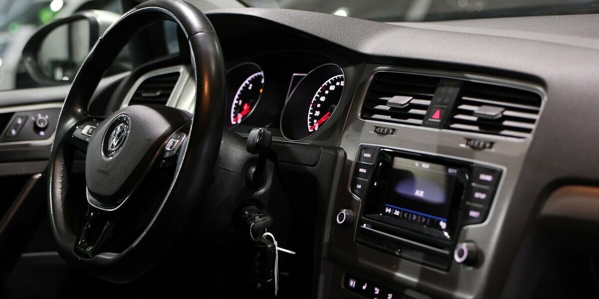 VW Golf VII 1.6 TDI Comfortline COMPOSITION-COLOUR 143.000 km 11.555 &euro; Hamm 59077