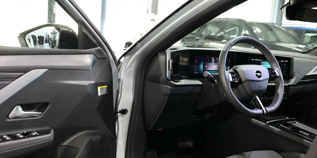 Opel Astra L 1.2 T LIMO GS-SPORT TECH SILVER & BLACK 22.000 km 20.991 &euro; Hamm 59077