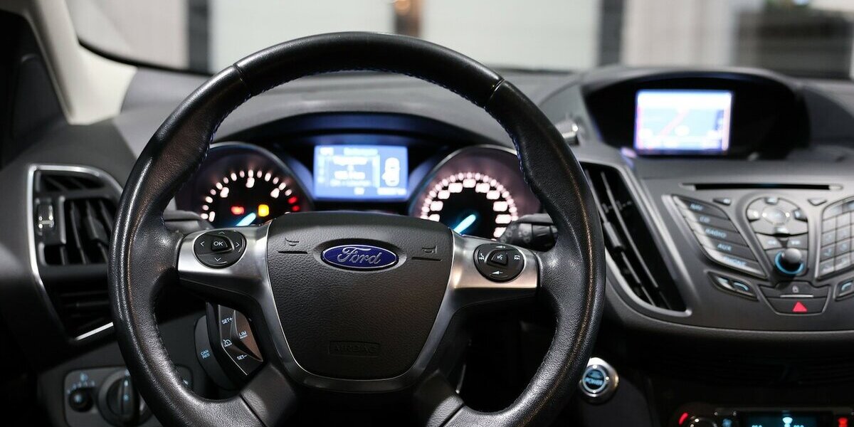 Ford Kuga 2.0 TDCI 4x4 TITANIUM / LEDER / NAVI+ 90.000 km 13.711 &euro; Hamm 59077