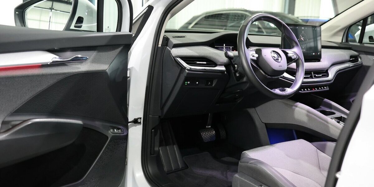 Skoda Enyaq IV 80 LOFT 94,8% / LEDER, AHK, WÄRMEPUMPE 127.000 km 26.991 &euro; Hamm 59077