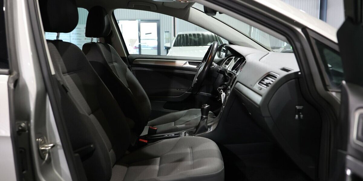 VW Golf VII 1.6 TDI Comfortline COMPOSITION-COLOUR 143.000 km 10.555 &euro; Hamm 59077