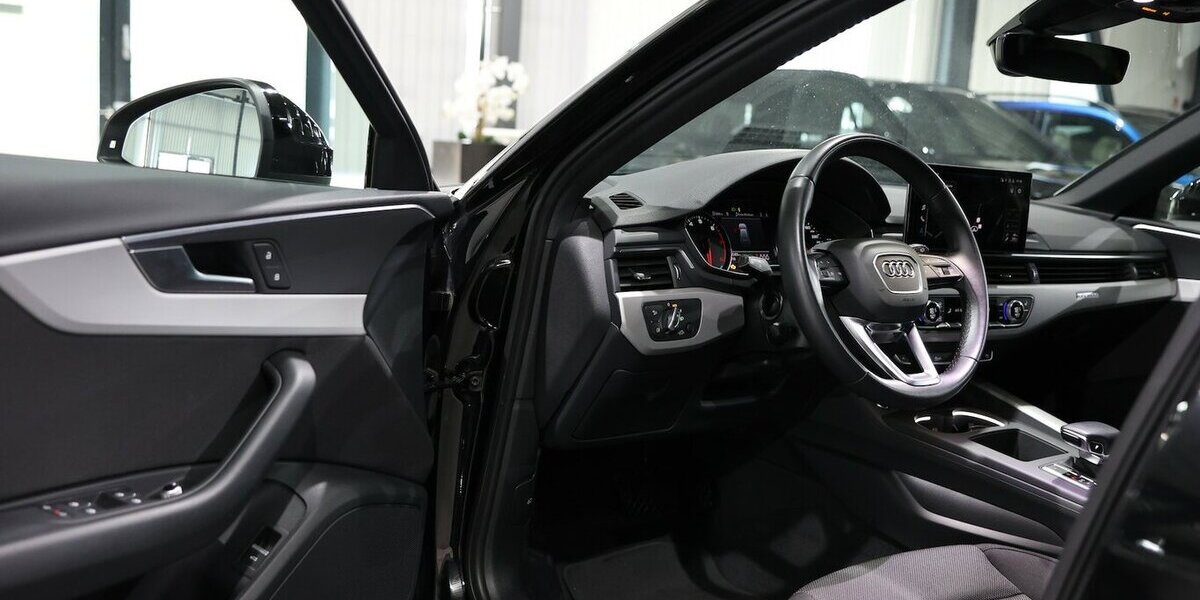 Audi A4 Avant 45 TFSI QUATTRO ADVANCED BLACK / LED / 104.000 km 25.994 &euro; Hamm 59077
