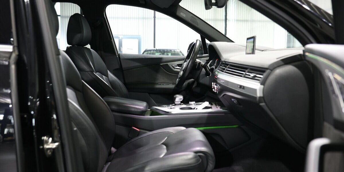 Audi Q7 3.0 TDI Q S-LINE / 7-SITZER / PANORAMA / LUFT 140.000 km 33.777 &euro; Hamm 59077