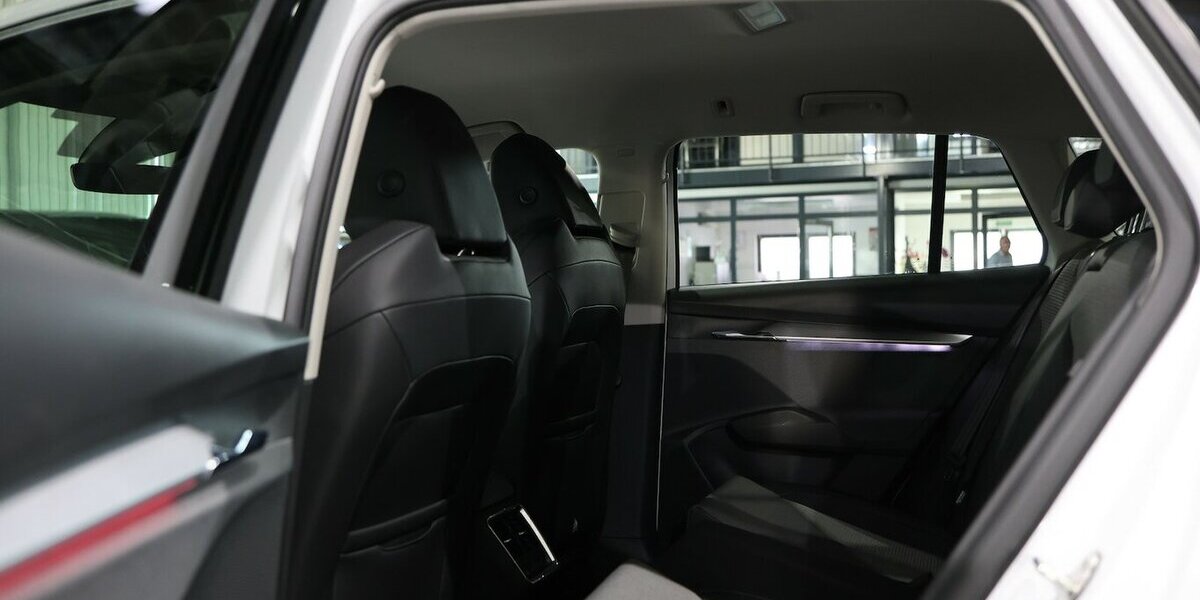 Skoda Enyaq IV 80 LOFT SPORT WHITE / WÄRMEPUMPE / 63.000 km 29.666 &euro; Hamm 59077