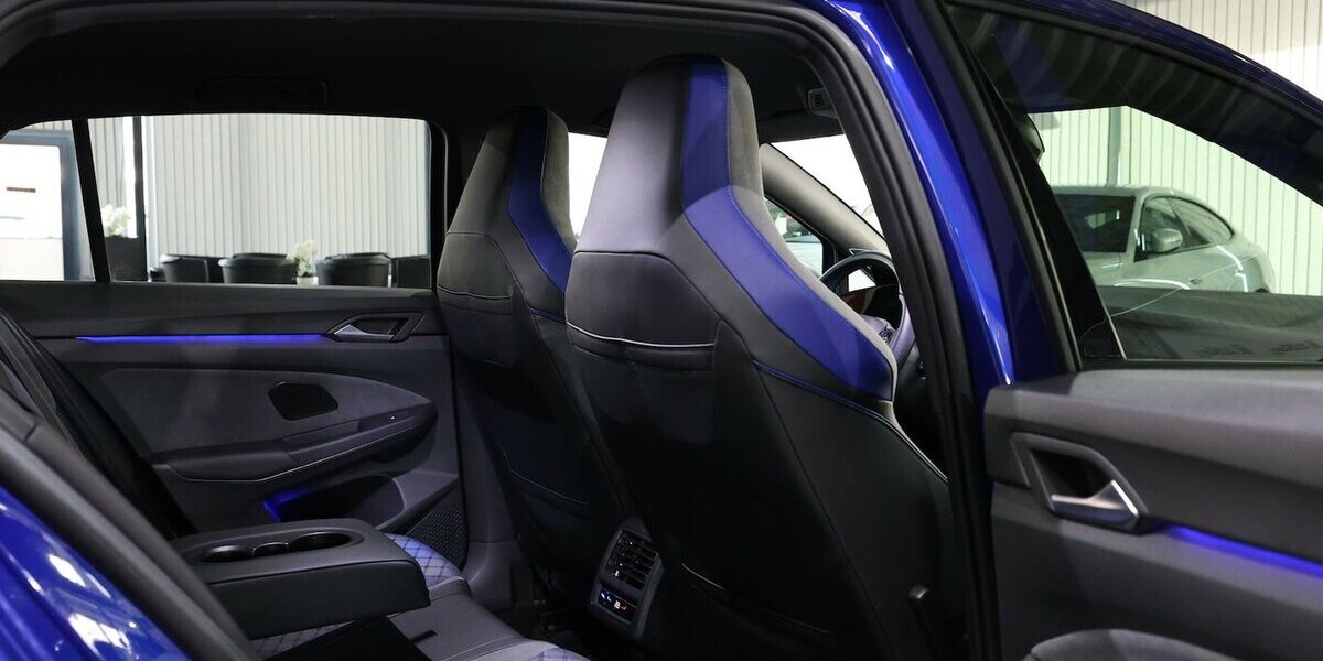 VW Golf VIII 2.0 TSI DSG 4M R-PERFROMANCE BLACK STY 40.000 km 35.777 &euro; Hamm 59077