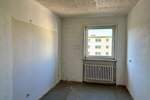 Sanierungsbedürftige 3 Zimmer mit West-Loggia und Stellplatz 3 zimmer