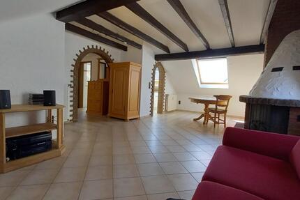 2 Zimmer DG-Wohnung zu vermieten zimmer