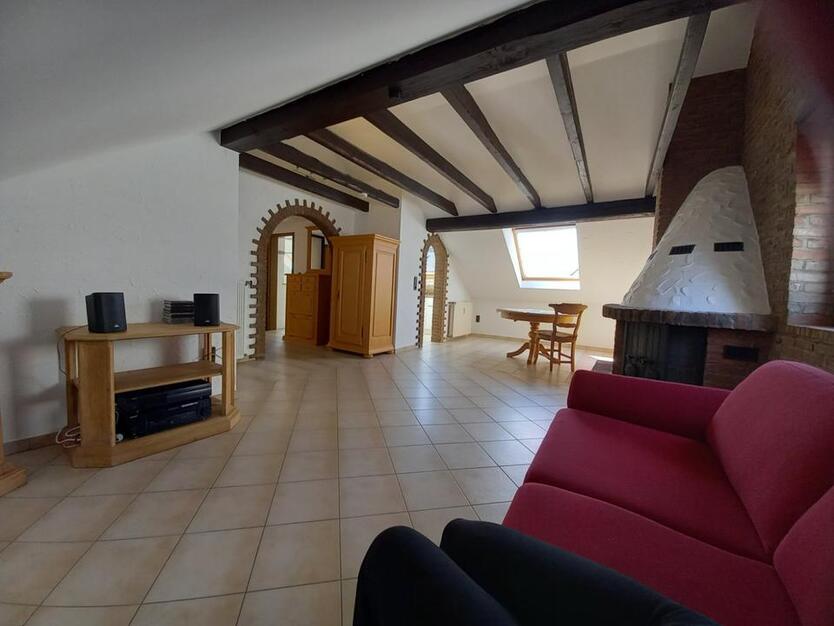 2 Zimmer DG-Wohnung zu vermieten zimmer