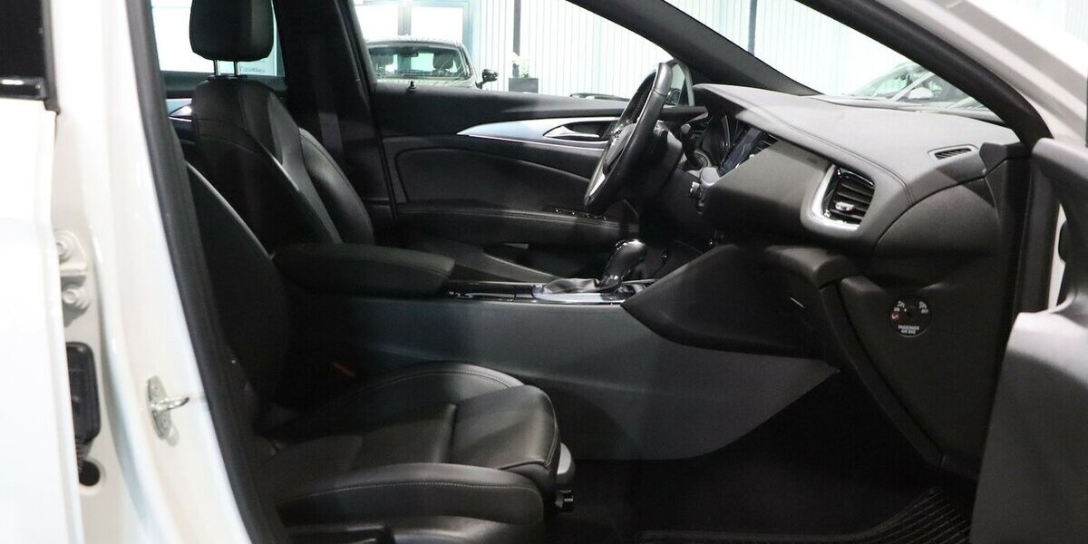 Opel Insignia 2.0 ST 4x4 OPC-LINE GSI WHITE / VC+HUD 140.000 km 18.888 &euro; Hamm 59077
