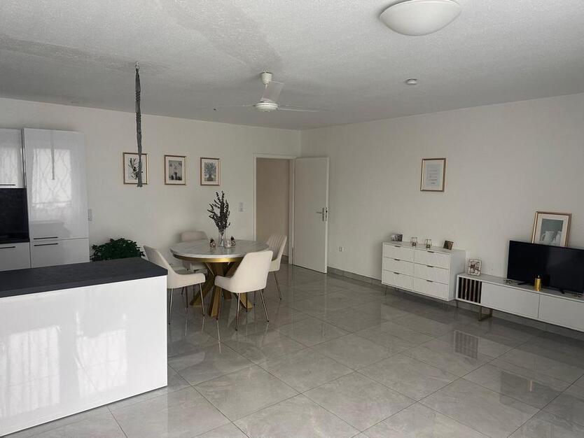 Top Renovierte 2-Zimmerwohnung mit Balkon,Garage,Garten
