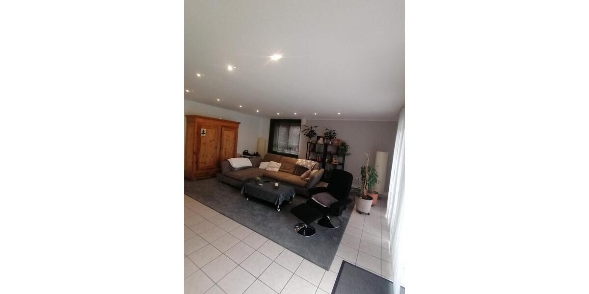 Attraktives Zweifamilienhaus in ruhiger Lage 8 zimmer