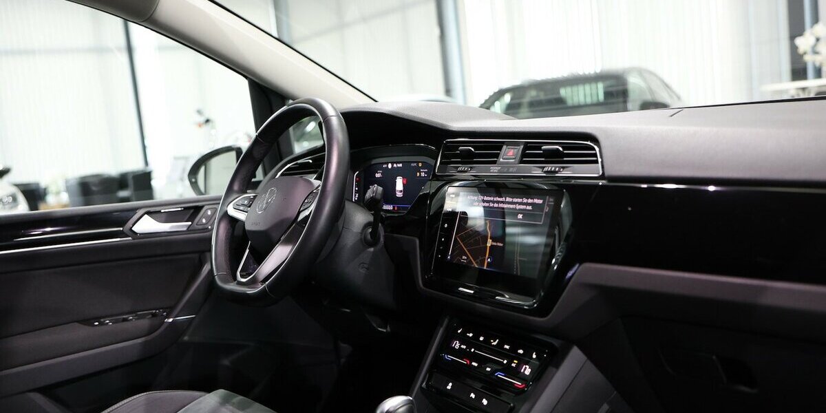 VW Touran 2.0 TDI DSG IQ Comfortline / 7-SITZE, LED 66.000 km 26.777 &euro; Hamm 59077